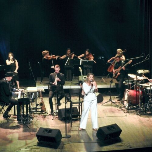 „OCALIĆ OD ZAPOMNIENIA” koncert z piosenkami Marka Grechuty w wykonaniu KAROLINY LESZKO